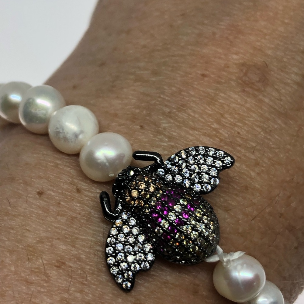 Vintage honey bee pearl stretch bracelet